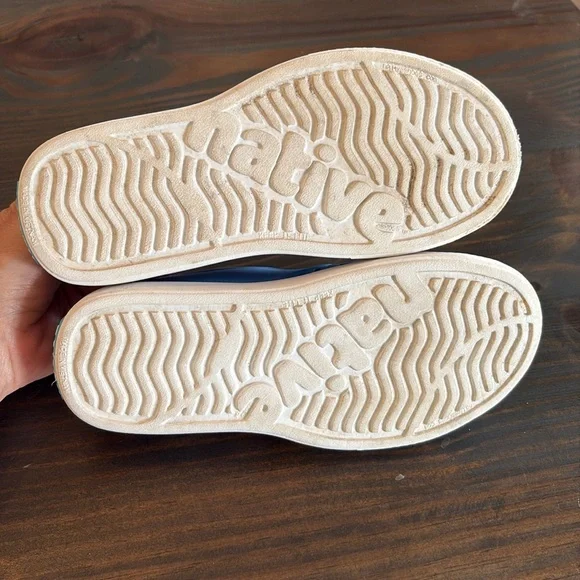 Native Miles shoes. J2. - Picture 2 of 6